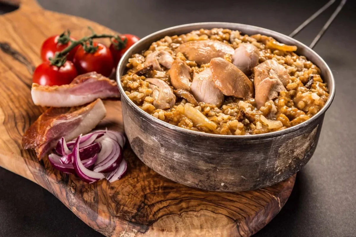 Pollo en salsa con arroz - Adventure Menu - Image 3